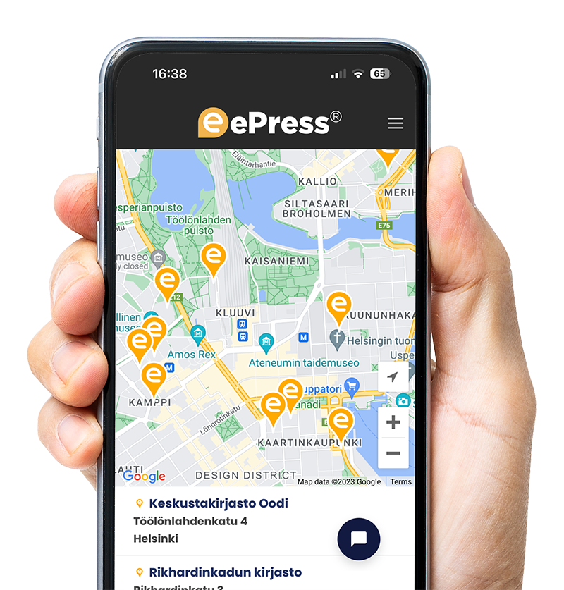 Käsi pitää älypuhelinta, jossa näkyy ePress.fi-sivusto ja karttanäkymä Helsingissä sijaitsevista kirjastoista.